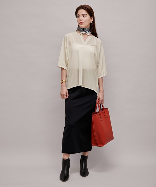 ROPE'（ロペ）の「バックギャザーカットソーブラウス（シャツ/ブラウス・レディース・ブラック/クリーム・38）」の5枚目の写真