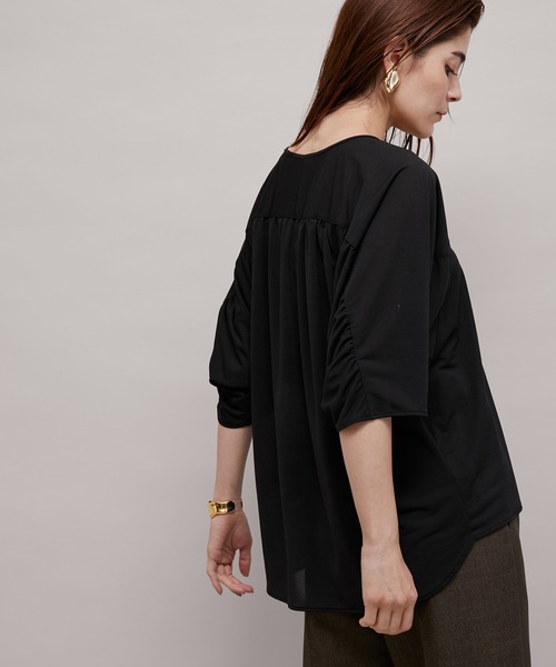 ROPE'（ロペ）の「バックギャザーカットソーブラウス（シャツ/ブラウス・レディース・ブラック/クリーム・38）」の9枚目の写真