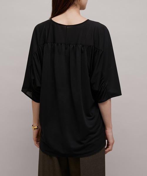 ROPE'（ロペ）の「バックギャザーカットソーブラウス（シャツ/ブラウス・レディース・ブラック/クリーム・38）」の12枚目の写真