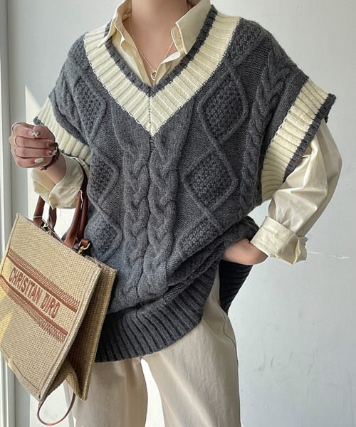 BANNER SELECT(バナーセレクト)の「配色ケーブルニットベスト(ベスト・レディース・チャコールグレー/ブラック/ベージュ/カーキ/ホワイト・FREE)」の4枚目の写真