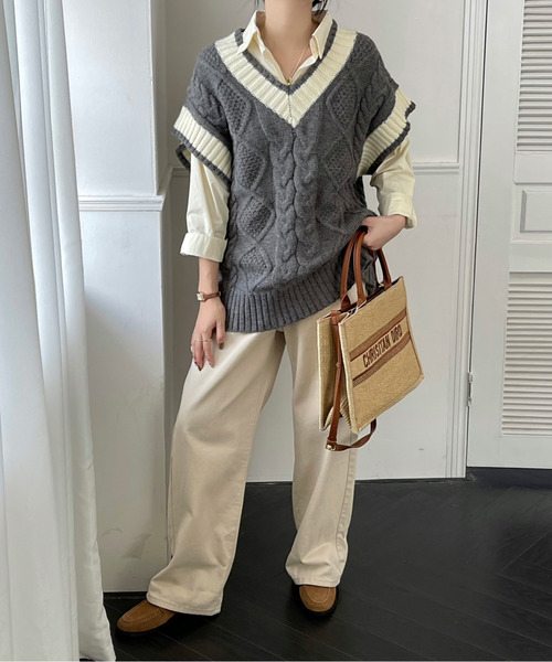 BANNER SELECT(バナーセレクト)の「配色ケーブルニットベスト(ベスト・レディース・チャコールグレー/ブラック/ベージュ/カーキ/ホワイト・FREE)」の13枚目の写真
