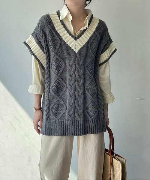 BANNER SELECT(バナーセレクト)の「配色ケーブルニットベスト(ベスト・レディース・チャコールグレー/ブラック/ベージュ/カーキ/ホワイト・FREE)」の21枚目の写真