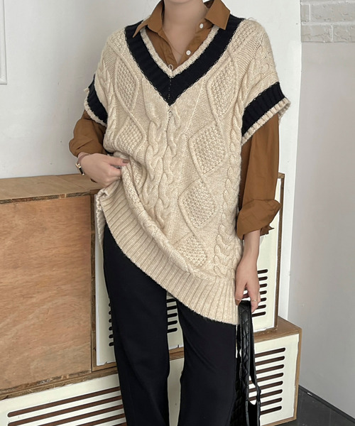BANNER SELECT(バナーセレクト)の「配色ケーブルニットベスト(ベスト・レディース・チャコールグレー/ブラック/ベージュ/カーキ/ホワイト・FREE)」の8枚目の写真