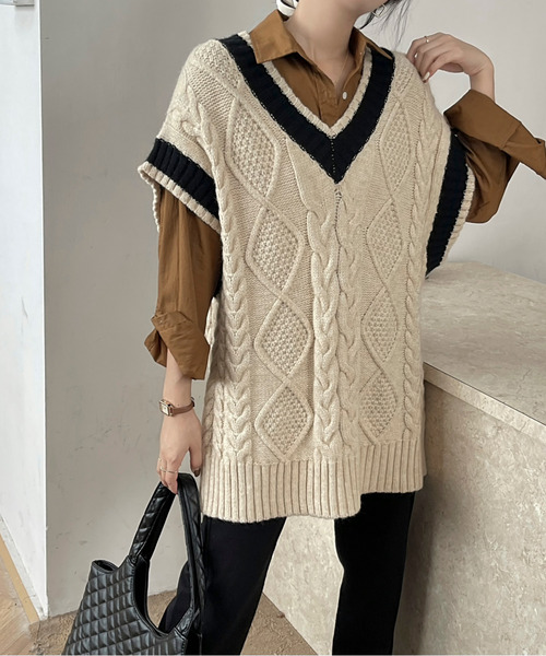 BANNER SELECT(バナーセレクト)の「配色ケーブルニットベスト(ベスト・レディース・チャコールグレー/ブラック/ベージュ/カーキ/ホワイト・FREE)」の11枚目の写真