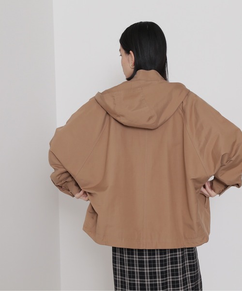 NATURAL BEAUTY BASIC(ナチュラルビューティーベーシック)の「ドルマンマウンテンパーカー(マウンテンパーカー・レディース・ベージュ/ネイビー/カーキ・SMALL/MEDIUM)」の5枚目の写真