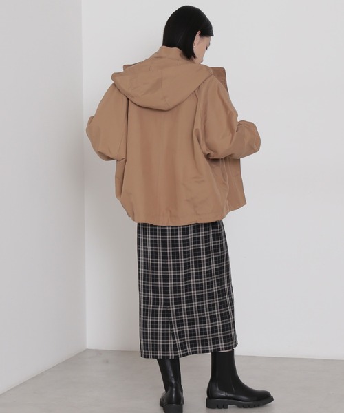 NATURAL BEAUTY BASIC(ナチュラルビューティーベーシック)の「ドルマンマウンテンパーカー(マウンテンパーカー・レディース・ベージュ/ネイビー/カーキ・SMALL/MEDIUM)」の9枚目の写真