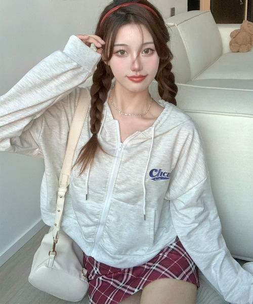 DEVICE(デバイス)の「韓国風ビッグシルエット カレッジロゴ ショート丈 パーカー(パーカー・レディース・グレー/ブラック/ベージュ・FREE)」の4枚目の写真