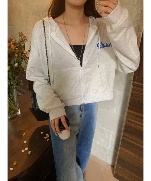 DEVICE(デバイス)の「韓国風ビッグシルエット カレッジロゴ ショート丈 パーカー(パーカー・レディース・グレー/ブラック/ベージュ・FREE)」の21枚目の写真