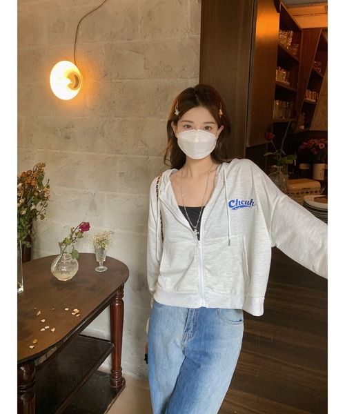 DEVICE(デバイス)の「韓国風ビッグシルエット カレッジロゴ ショート丈 パーカー(パーカー・レディース・グレー/ブラック/ベージュ・FREE)」の14枚目の写真