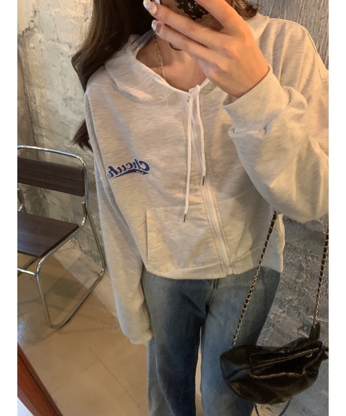 DEVICE(デバイス)の「韓国風ビッグシルエット カレッジロゴ ショート丈 パーカー(パーカー・レディース・グレー/ブラック/ベージュ・FREE)」の22枚目の写真