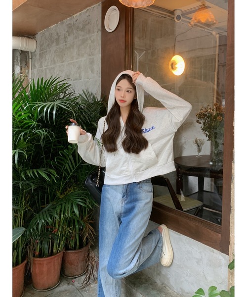 DEVICE(デバイス)の「韓国風ビッグシルエット カレッジロゴ ショート丈 パーカー(パーカー・レディース・グレー/ブラック/ベージュ・FREE)」の8枚目の写真