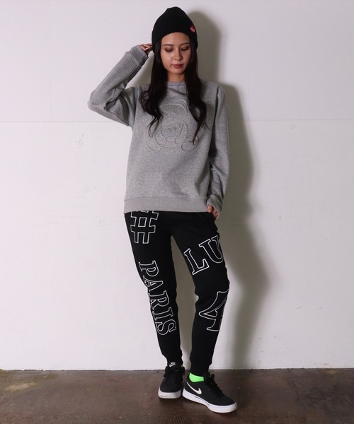 LUXE/R(ラグジュ)の「(RM)【ユニセックス】【LUXE/R】くまさん 同色 エンボス加工 スウェット プルオーバー(スウェット・メンズ・グレー/ブラック/ホワイト・LARGE/MEDIUM)」の8枚目の写真