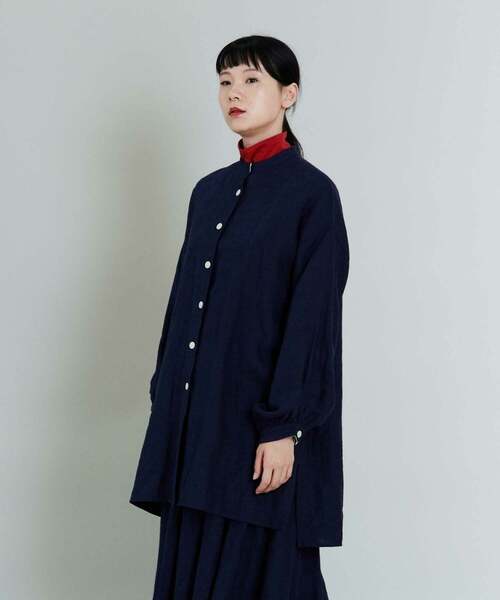 conges payes ADIEU TRISTESSE(コンジェ ペイエ アデュートリステス)の「リネンバンドカラーシャツ(シャツ/ブラウス・レディース・ネイビー/キナリ・38)」の2枚目の写真