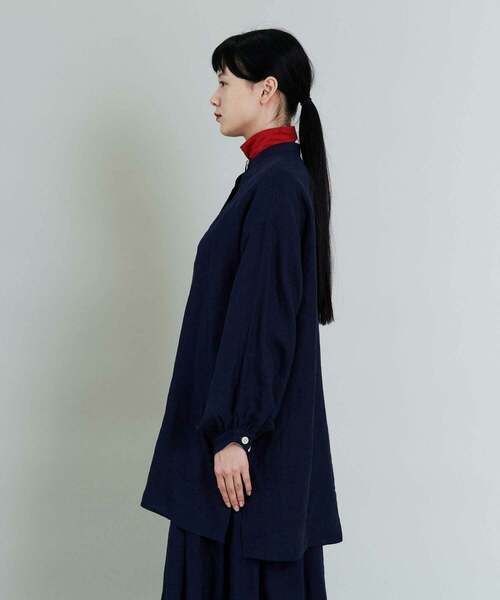 conges payes ADIEU TRISTESSE(コンジェ ペイエ アデュートリステス)の「リネンバンドカラーシャツ(シャツ/ブラウス・レディース・ネイビー/キナリ・38)」の3枚目の写真