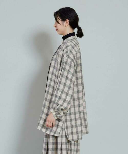 conges payes ADIEU TRISTESSE(コンジェ ペイエ アデュートリステス)の「リネンバンドカラーシャツ(シャツ/ブラウス・レディース・ネイビー/キナリ・38)」の9枚目の写真