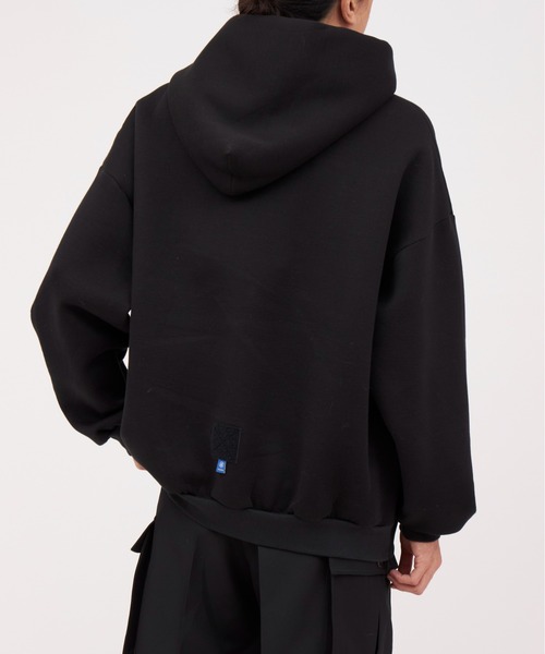 FUMITO GANRYU(フミトガンリュウ)の「FUMITO GANRYU 2Way pullover(パーカー・メンズ・ブラック・1/2)」の3枚目の写真
