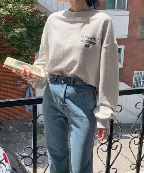 Dalfwin(ダールフィン)の「2022 AW 秋冬 韓国ファッション スウェット レディース Welcome刺繍ロゴスウェット トレーナー ワンポイント刺繍 ビッグシルエット オーバーサイズ(スウェット・レディース・ネイビー/グレー系その他・FREE)」の8枚目の写真
