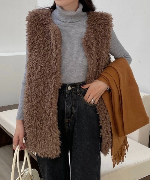 DIAVEL（ディアベル）の「プードルファーベスト（ダウンベスト・レディース・モカ/カーキ/アイボリー/ブラック/ライトピンク/ピンク/オフホワイト/グレー・M）」の6枚目の写真