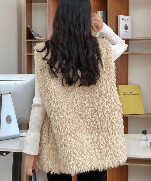 DIAVEL（ディアベル）の「プードルファーベスト（ダウンベスト・レディース・モカ/カーキ/アイボリー/ブラック/ライトピンク/ピンク/オフホワイト/グレー・M）」の13枚目の写真