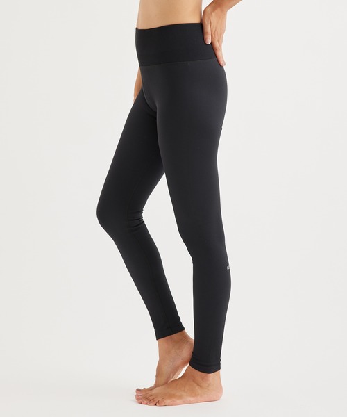 Alo Yoga(アロヨガ)の「【alo】SEAMLESS HIGH-WAIST RIBBED LEGGING シームレスハイウエストリブレギンス(レギンス/スパッツ・レディース・ブラック・S/X-SMALL)」の12枚目の写真