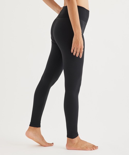 Alo Yoga(アロヨガ)の「【alo】SEAMLESS HIGH-WAIST RIBBED LEGGING シームレスハイウエストリブレギンス(レギンス/スパッツ・レディース・ブラック・S/X-SMALL)」の9枚目の写真