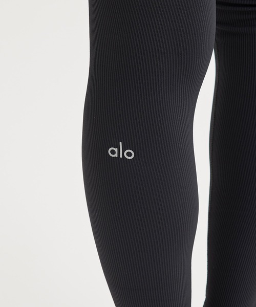 Alo Yoga(アロヨガ)の「【alo】SEAMLESS HIGH-WAIST RIBBED LEGGING シームレスハイウエストリブレギンス(レギンス/スパッツ・レディース・ブラック・S/X-SMALL)」の3枚目の写真