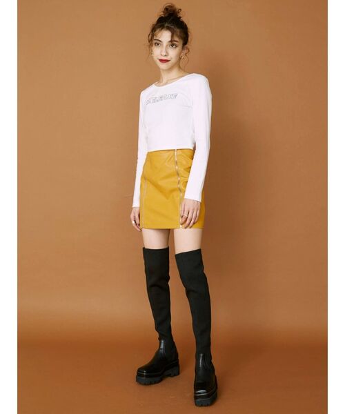 EVRIS（エヴリス）の「フェイクレザーミニスカート（スカート・レディース・マスタード/ブラック/アイボリー・SMALL/MEDIUM）」の5枚目の写真