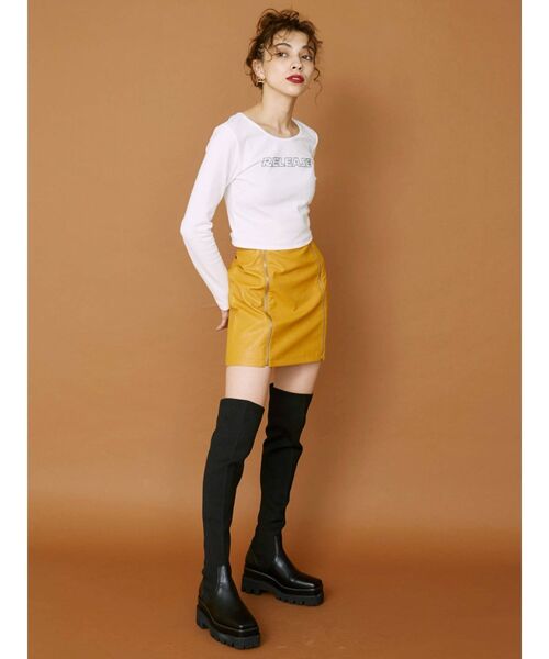 EVRIS（エヴリス）の「フェイクレザーミニスカート（スカート・レディース・マスタード/ブラック/アイボリー・SMALL/MEDIUM）」の6枚目の写真