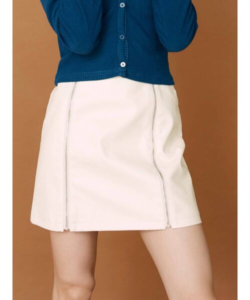 EVRIS（エヴリス）の「フェイクレザーミニスカート（スカート・レディース・マスタード/ブラック/アイボリー・SMALL/MEDIUM）」の10枚目の写真