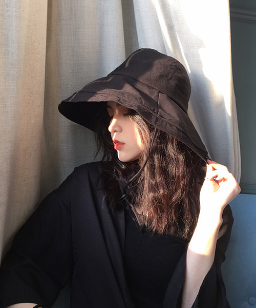 c.u.l（シーユーエル）の「折りたためる 日焼け防止 日よけ帽子 cula545（ハット・レディース・ブラック/アイボリー・FREE）」の2枚目の写真