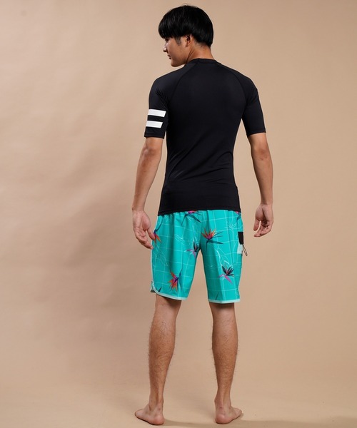 Hurley （ハーレー）の「Hurley/ハーレー 半袖ラッシュガード UVカット 吸水速乾/ワンポイントラッシュガード MRG2310038（ラッシュガード・メンズ・ブラック×レッド/ブラック×ホワイト・M/L/XL）」の4枚目の写真