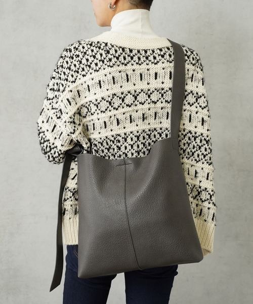 Actually（アクチュアリー）の「フェイクレザー ワイドベルト ショルダーバッグ（ショルダーバッグ・レディース・シルバー/アイボリー/ブラック/グレイッシュベージュ/カーキ/ライトベージュ/グレー・フリー）」の3枚目の写真