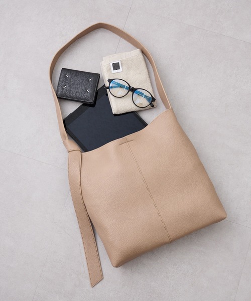 Actually（アクチュアリー）の「フェイクレザー ワイドベルト ショルダーバッグ（ショルダーバッグ・レディース・シルバー/アイボリー/ブラック/グレイッシュベージュ/カーキ/ライトベージュ/グレー・フリー）」の5枚目の写真