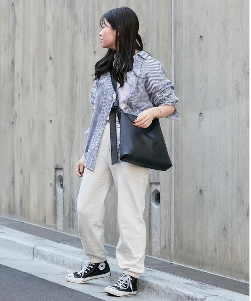 Actually（アクチュアリー）の「フェイクレザー ワイドベルト ショルダーバッグ（ショルダーバッグ・レディース・シルバー/アイボリー/ブラック/グレイッシュベージュ/カーキ/ライトベージュ/グレー・フリー）」の14枚目の写真