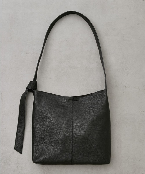 Actually（アクチュアリー）の「フェイクレザー ワイドベルト ショルダーバッグ（ショルダーバッグ・レディース・シルバー/アイボリー/ブラック/グレイッシュベージュ/カーキ/ライトベージュ/グレー・フリー）」の15枚目の写真