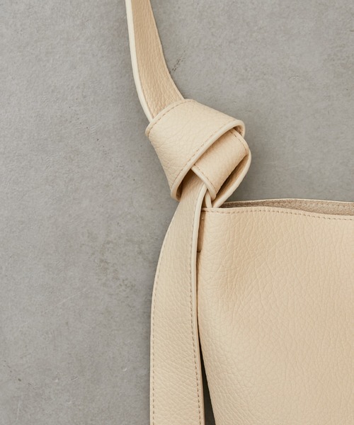 Actually（アクチュアリー）の「フェイクレザー ワイドベルト ショルダーバッグ（ショルダーバッグ・レディース・シルバー/アイボリー/ブラック/グレイッシュベージュ/カーキ/ライトベージュ/グレー・フリー）」の12枚目の写真