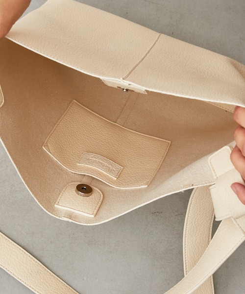 Actually（アクチュアリー）の「フェイクレザー ワイドベルト ショルダーバッグ（ショルダーバッグ・レディース・シルバー/アイボリー/ブラック/グレイッシュベージュ/カーキ/ライトベージュ/グレー・フリー）」の11枚目の写真