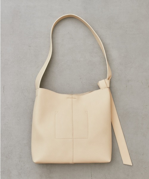 Actually（アクチュアリー）の「フェイクレザー ワイドベルト ショルダーバッグ（ショルダーバッグ・レディース・シルバー/アイボリー/ブラック/グレイッシュベージュ/カーキ/ライトベージュ/グレー・フリー）」の10枚目の写真