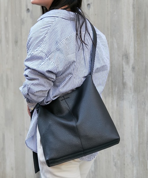 Actually（アクチュアリー）の「フェイクレザー ワイドベルト ショルダーバッグ（ショルダーバッグ・レディース・シルバー/アイボリー/ブラック/グレイッシュベージュ/カーキ/ライトベージュ/グレー・フリー）」の16枚目の写真