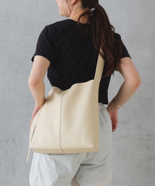 Actually（アクチュアリー）の「フェイクレザー ワイドベルト ショルダーバッグ（ショルダーバッグ・レディース・シルバー/アイボリー/ブラック/グレイッシュベージュ/カーキ/ライトベージュ/グレー・フリー）」の18枚目の写真