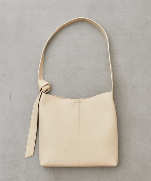 Actually（アクチュアリー）の「フェイクレザー ワイドベルト ショルダーバッグ（ショルダーバッグ・レディース・シルバー/アイボリー/ブラック/グレイッシュベージュ/カーキ/ライトベージュ/グレー・フリー）」の17枚目の写真