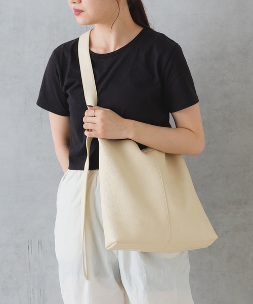 Actually（アクチュアリー）の「フェイクレザー ワイドベルト ショルダーバッグ（ショルダーバッグ・レディース・シルバー/アイボリー/ブラック/グレイッシュベージュ/カーキ/ライトベージュ/グレー・フリー）」の19枚目の写真