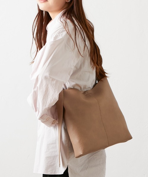 Actually（アクチュアリー）の「フェイクレザー ワイドベルト ショルダーバッグ（ショルダーバッグ・レディース・シルバー/アイボリー/ブラック/グレイッシュベージュ/カーキ/ライトベージュ/グレー・フリー）」の20枚目の写真