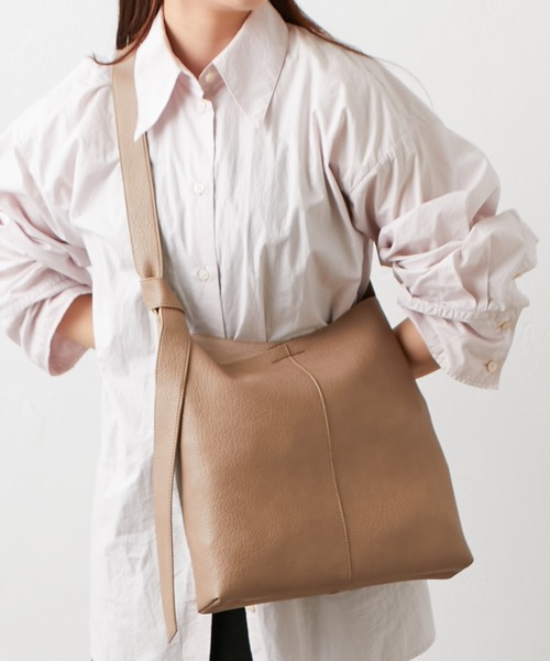 Actually（アクチュアリー）の「フェイクレザー ワイドベルト ショルダーバッグ（ショルダーバッグ・レディース・シルバー/アイボリー/ブラック/グレイッシュベージュ/カーキ/ライトベージュ/グレー・フリー）」の21枚目の写真