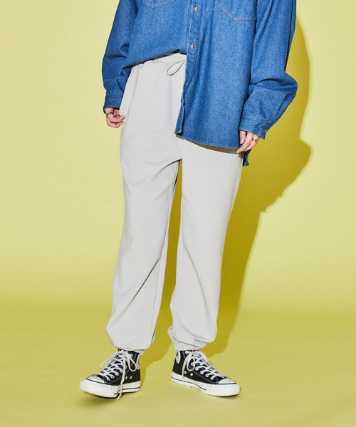 CONVERSE TOKYO(コンバーストウキョウ)の「ダンボールジョガーパンツ(その他パンツ・レディース・グレイッシュベージュ/ブラック/カーキ・FREE)」の2枚目の写真