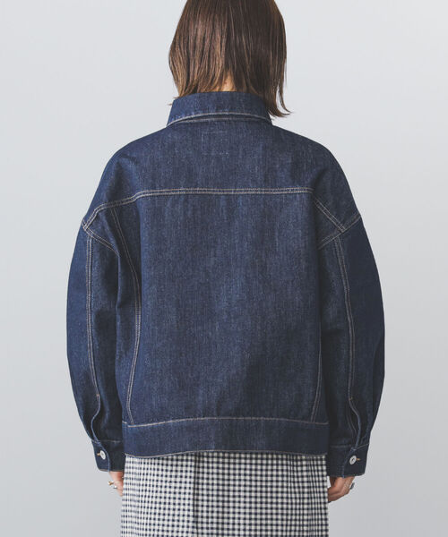 BEAMS HEART(ビームスハート)の「BEAMS HEART / タックショルダー オーバージャケット(デニムジャケット・レディース・オフホワイト/ネイビー・SMALL/MEDIUM)」の13枚目の写真