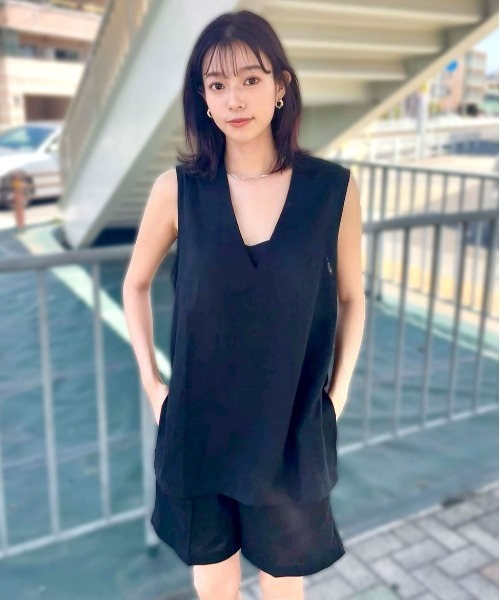 Meli rich(メリーリッチ)の「【セットアップ対応】コットンリネンVネックベスト(ベスト・レディース・ブラウン/ブラック/ベージュ/アイボリー・MEDIUM)」の3枚目の写真