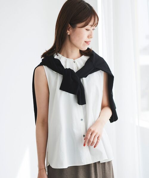 le.coeur blanc(ルクールブラン)の「タックエリノースリブラウス(シャツ/ブラウス・レディース・ブラック/オフホワイト・38)」の4枚目の写真