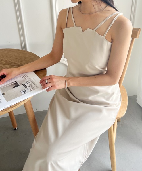 CLEA(クレア)の「ダブルストラップロング丈キャミワンピース(ワンピース・レディース・グリーン/ブラウン/アイボリー/ブラック・FREE)」の2枚目の写真