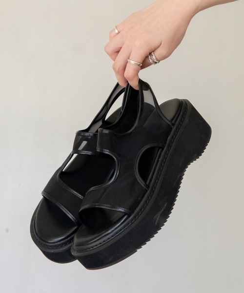 VACANCY（ヴァカンシー）の「厚底アシンメトリーシアーサンダル（サンダル・レディース・ブラック/シルバー・MEDIUM/LARGE/X-LARGE）」の5枚目の写真